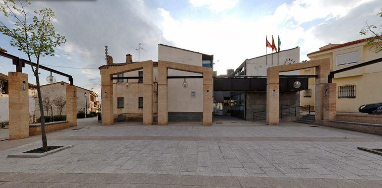 Plaza del Ayuntamiento de Serranillos del Valle