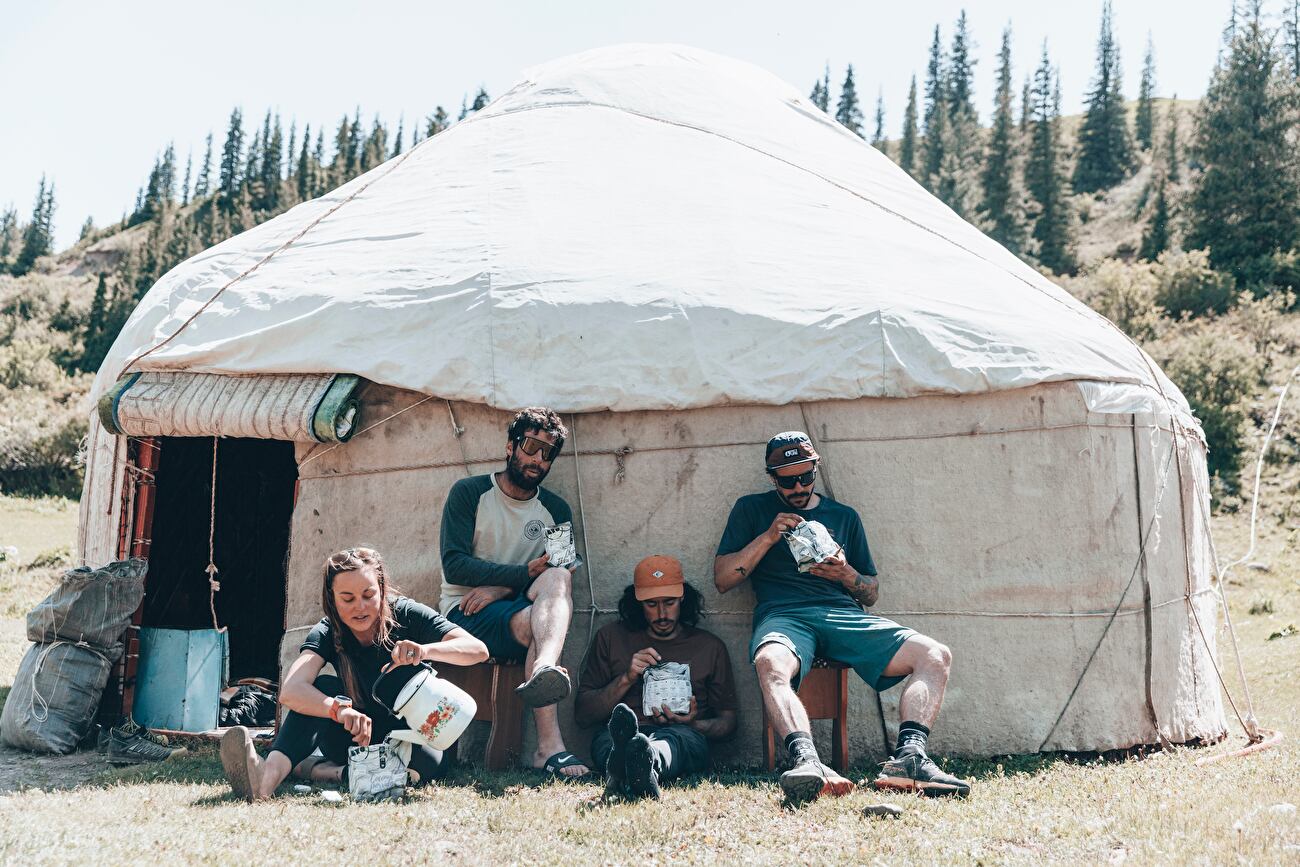 Chronoception, el relato de una expedición de esquí y snowboard de 3 semanas por montañas inexploradas de Asia