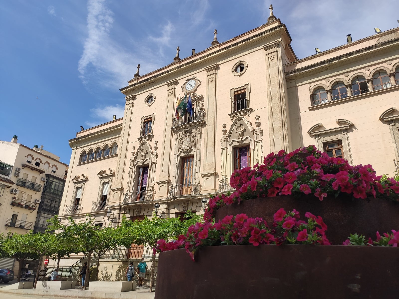 Fachada principal del edificio municipal del Ayuntamiento de Jaén capital