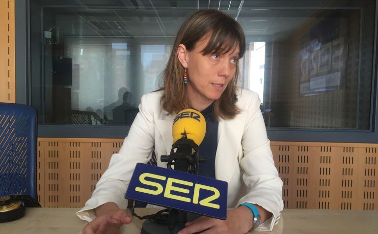 La presidenta de los empresarios, Ángela de Miguel, en los estudios de Radio Valladolid