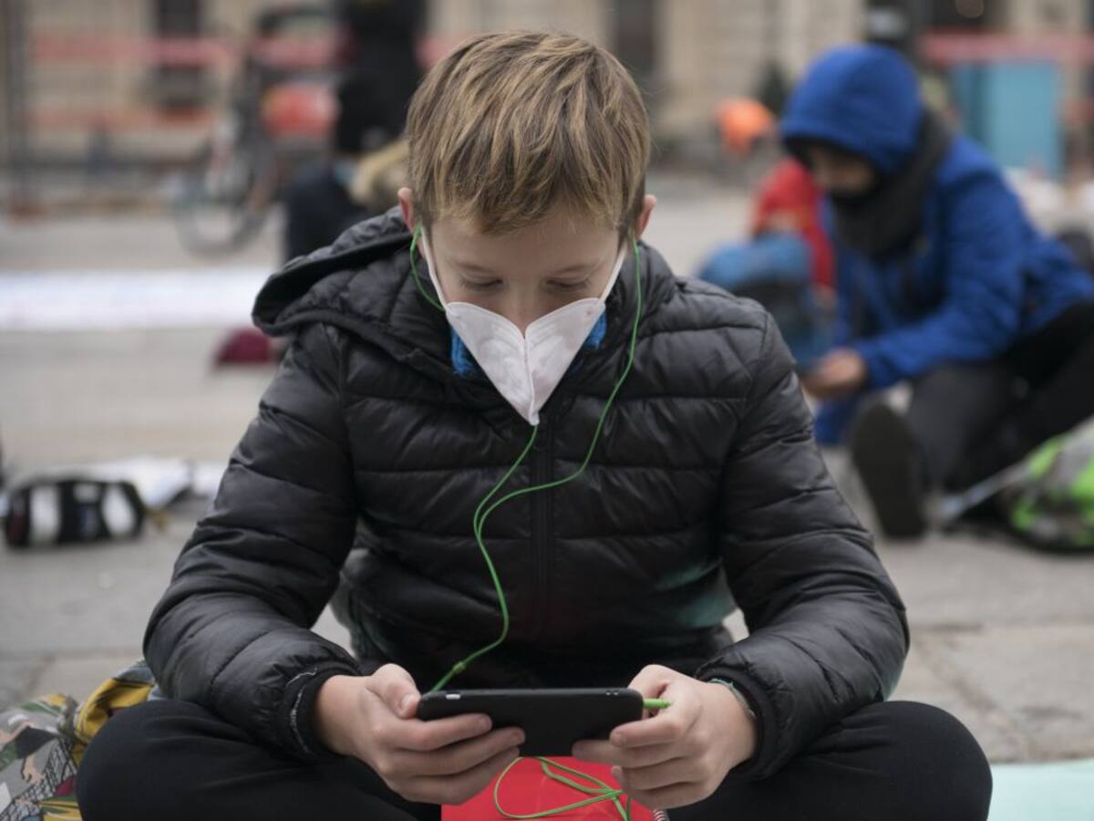 "Darle un smartphone a un menor antes de los 16 es una barbaridad": la reflexión de un experto en adicción a las redes sociales