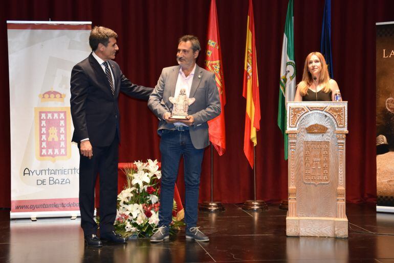 Entrega premio Dama de Baza a la Cultura