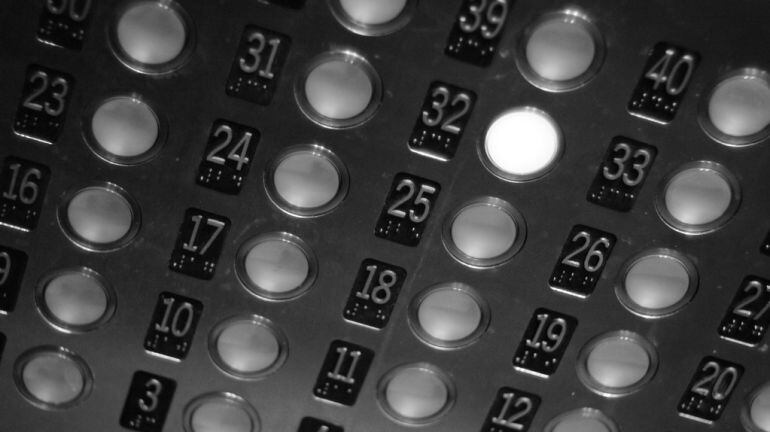 Imagen del interior de un ascensor