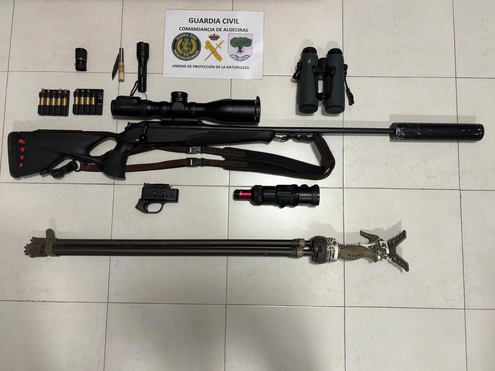 Material intervenido al cazador furtivo.