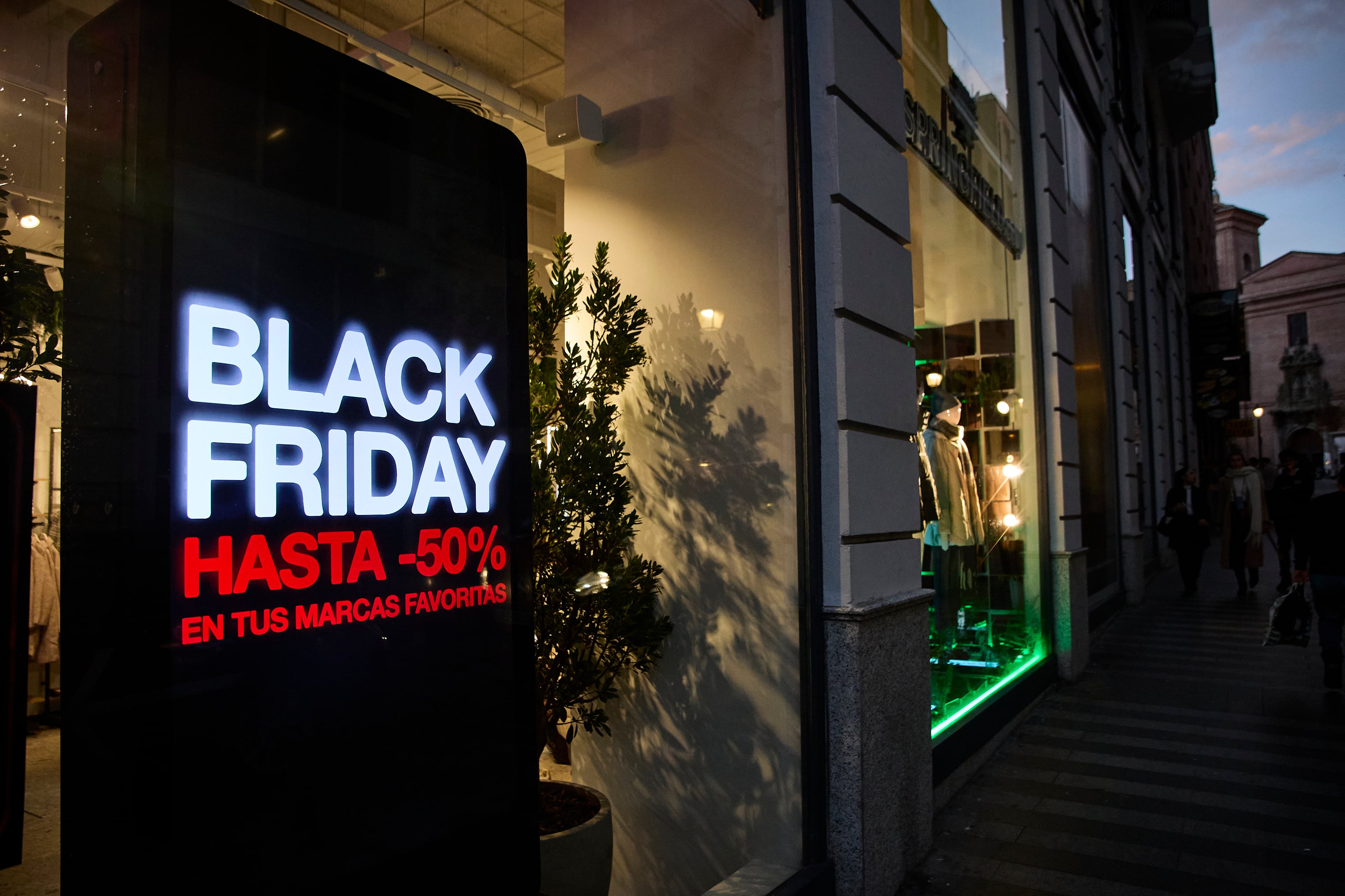 Un cartel anuncia el Black Friday.