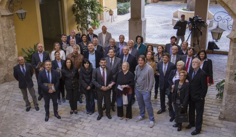 Cooperativas valencianas tras la firma del convenio de colaboración con la Fundación Vicente Ferrer