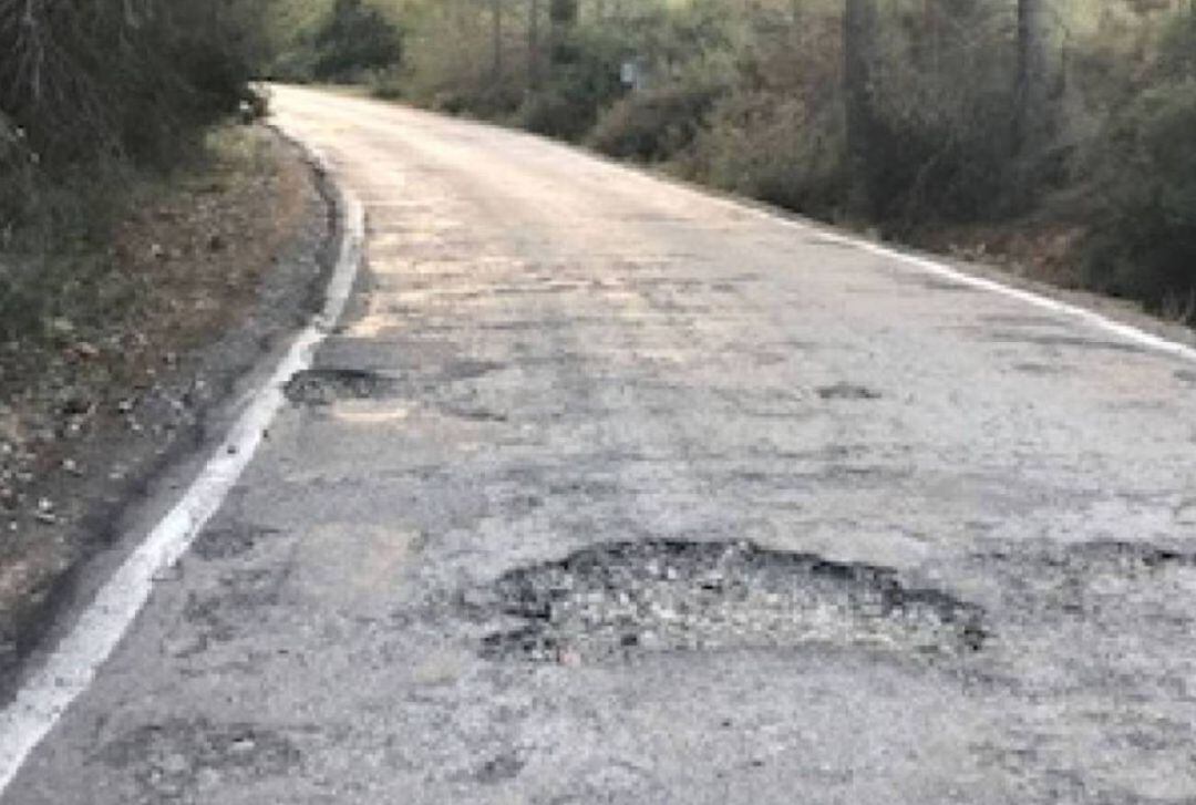 Estado en el que se encontraba la carretera de Miravet en 2019. Imagen de archivo