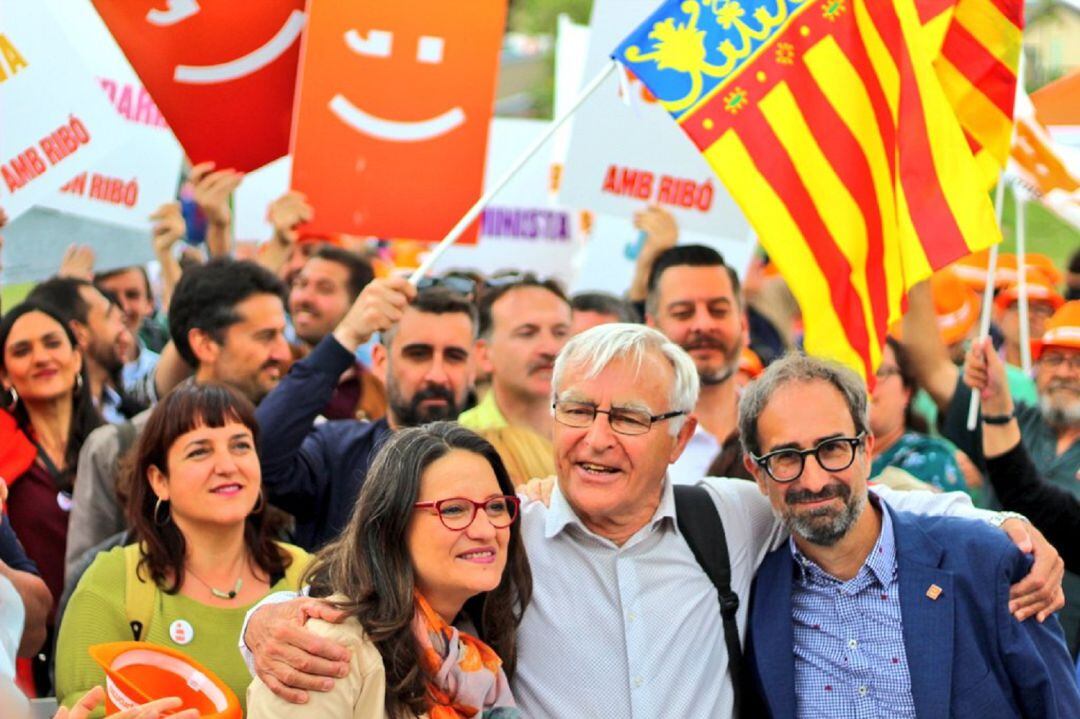 Mónica Oltra, Joan Ribó y Jordi Sebastià en el acto central de Compromís este sábado en el Parc Central