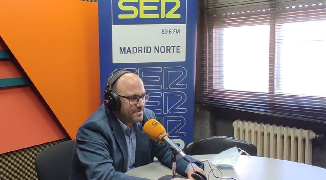 José Luis Labrador, alcalde de Manzanares El Real en los estudios de SER Madrid Norte