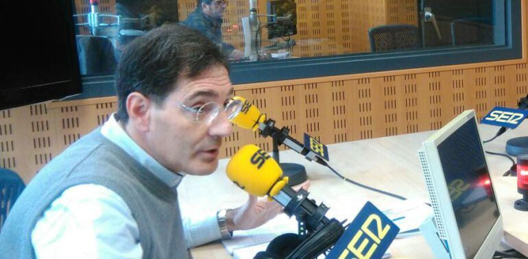 Jesús Enríquez en los estudios de Radio Valladolid