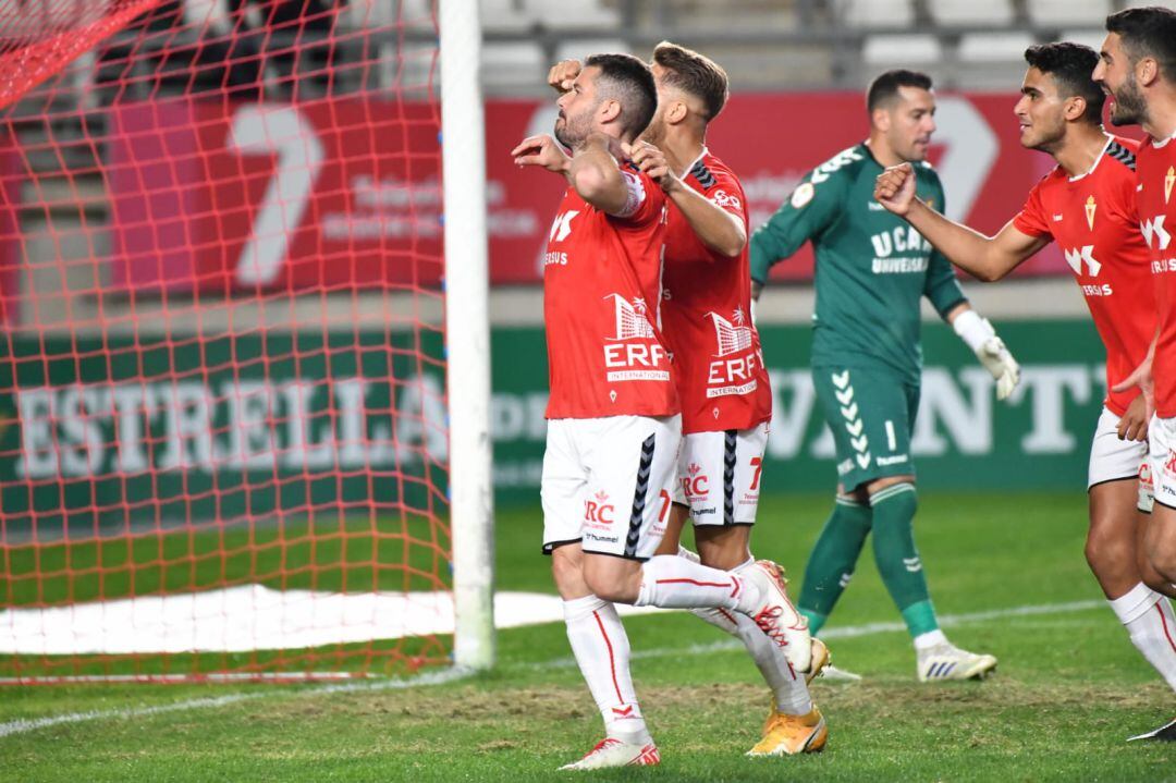 Víctor Curto celebra el gol de la victoria ante el UCAM