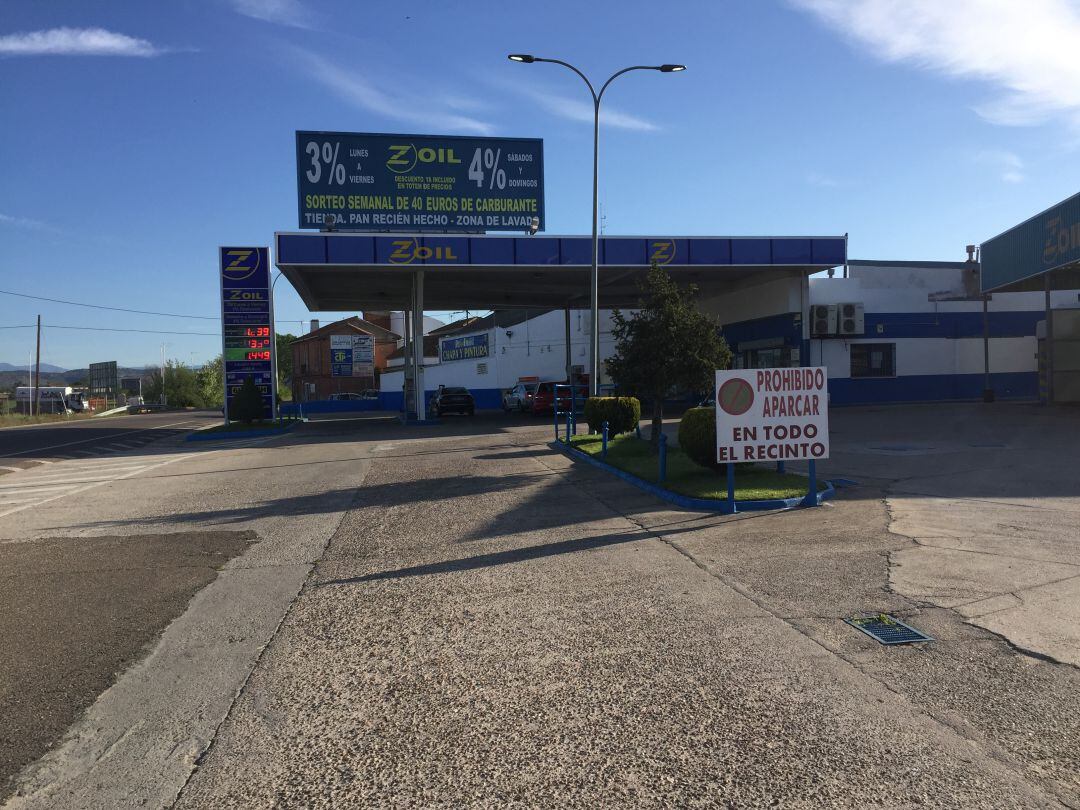 Gasolinera carretera de Cervera