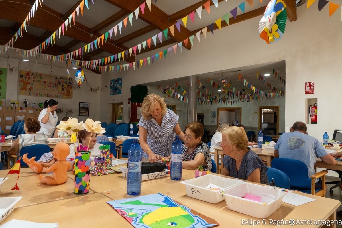 Visita al centro de mayores de Los Dolores