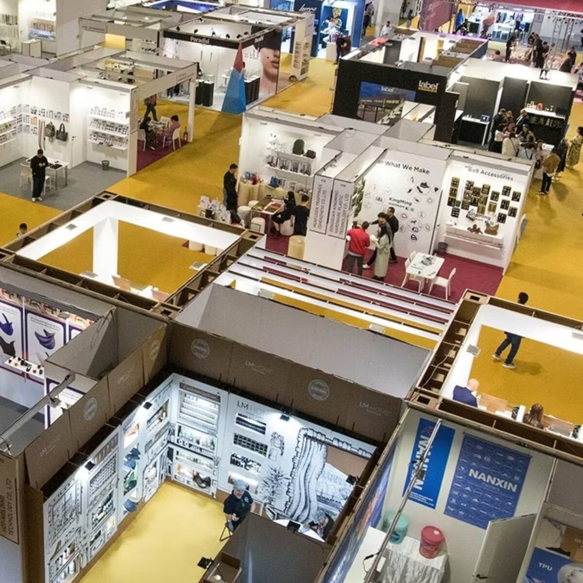 Dos empresas de Petrer exhiben su innovación en la feria Lineapelle London 2025
