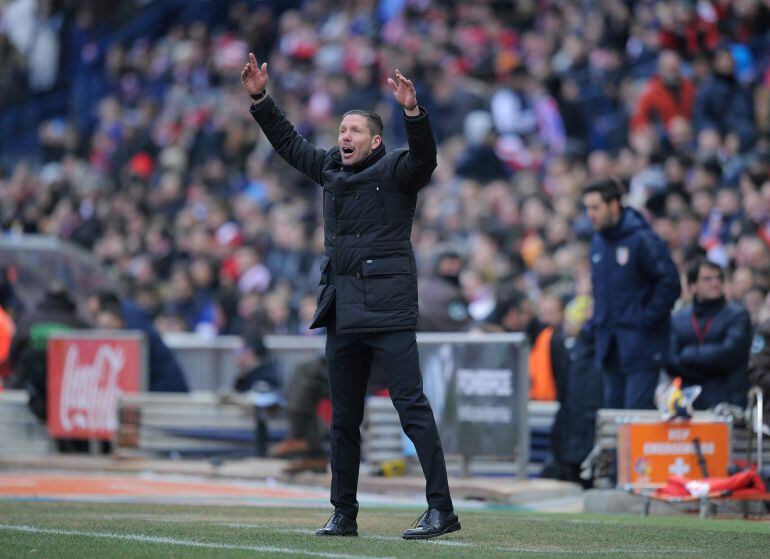 Simeone, durante el encuentro ante el Real Madrid en el Vicente Calderón