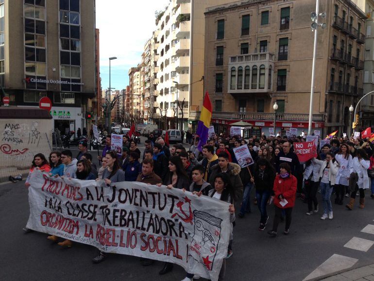 Capçalera de la manifestació a la font del centenari de Tarragona