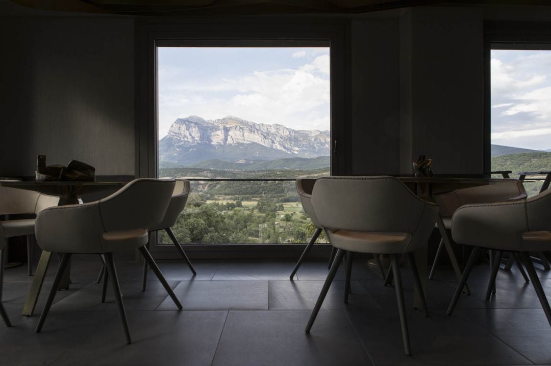 Alta cocina aragonesa con vistas al Pirineo.