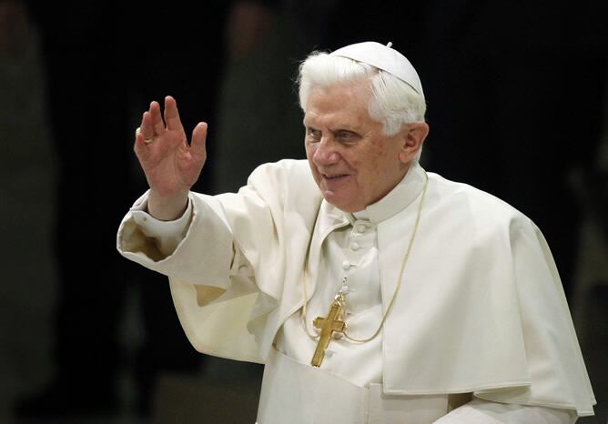 Benedicto XVI se reúne con Susanna Maiolo, la mujer con problemas mentales que saltó sobre el Sumo Pontífice el pasado 24 de diciembre