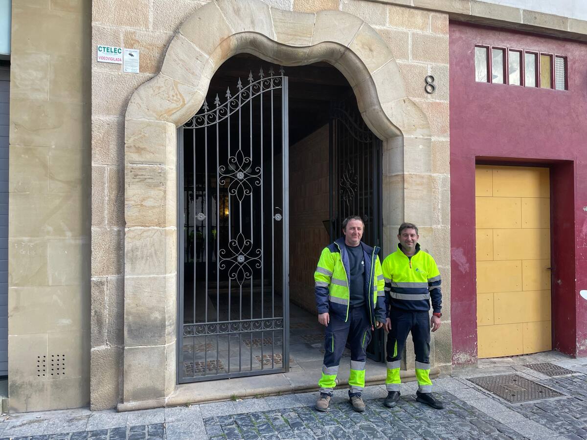 Los vecinos de Aduana Vieja 8 dejarán de emitir 103 toneladas de CO2 al año al desvincularse del gasóleo