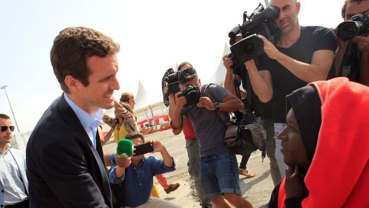 Ayer cerraba el puño, hoy tiende la mano