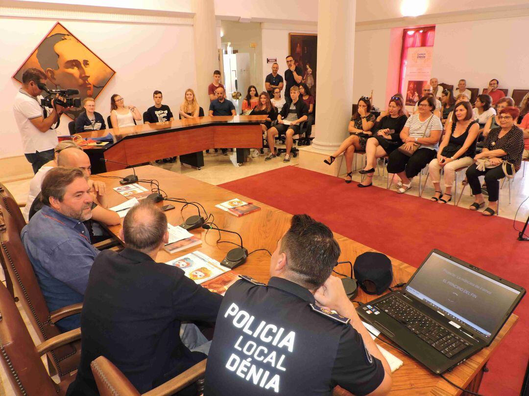 Presentación del taller de prevención de la violencia de género para el alumnado de 14 y 15 años de Dénia.