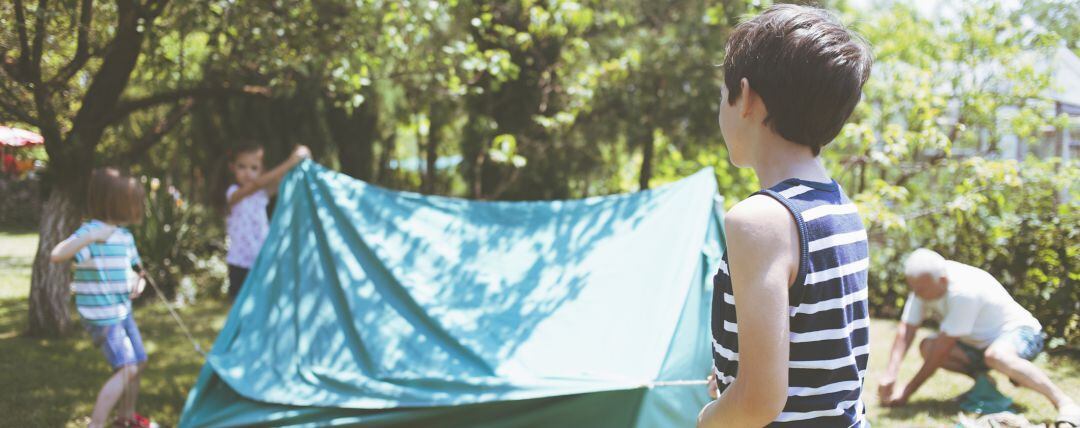 Niños en un campamento