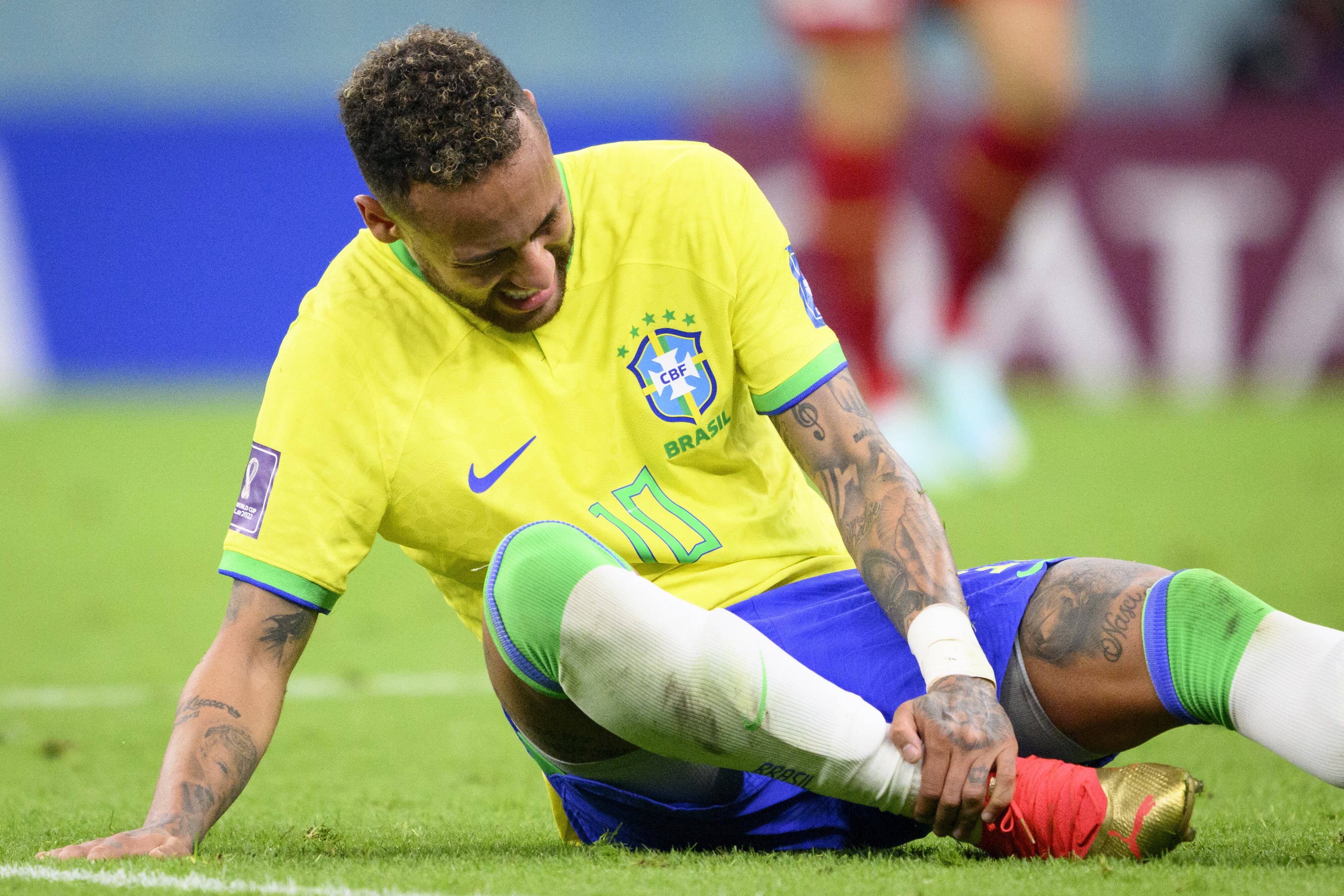 Neymar tras lesionarse ante Serbia