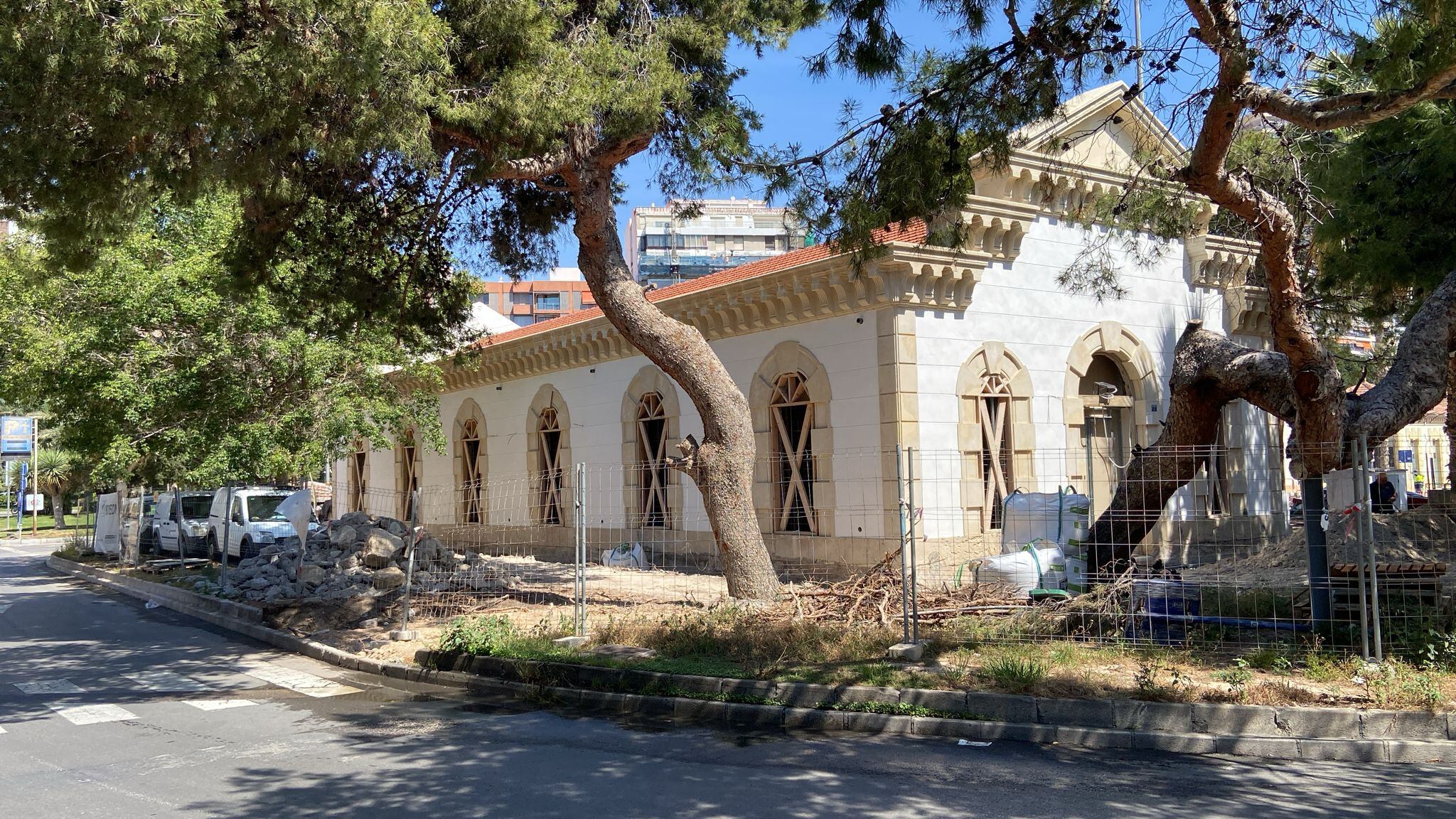 Obras avanzadas en el inmueble que se iba a destinar al Instituto Valenciano de Memoria en el puerto de Alicante