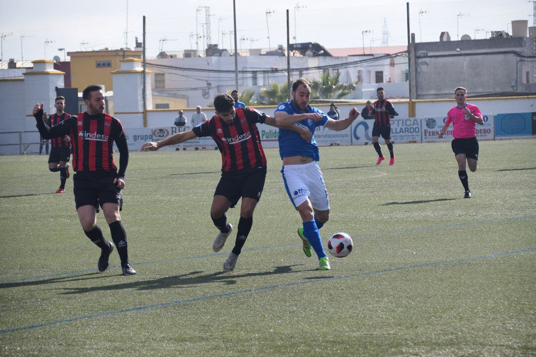Javi Tamayo durante el partido ante el Cabecense