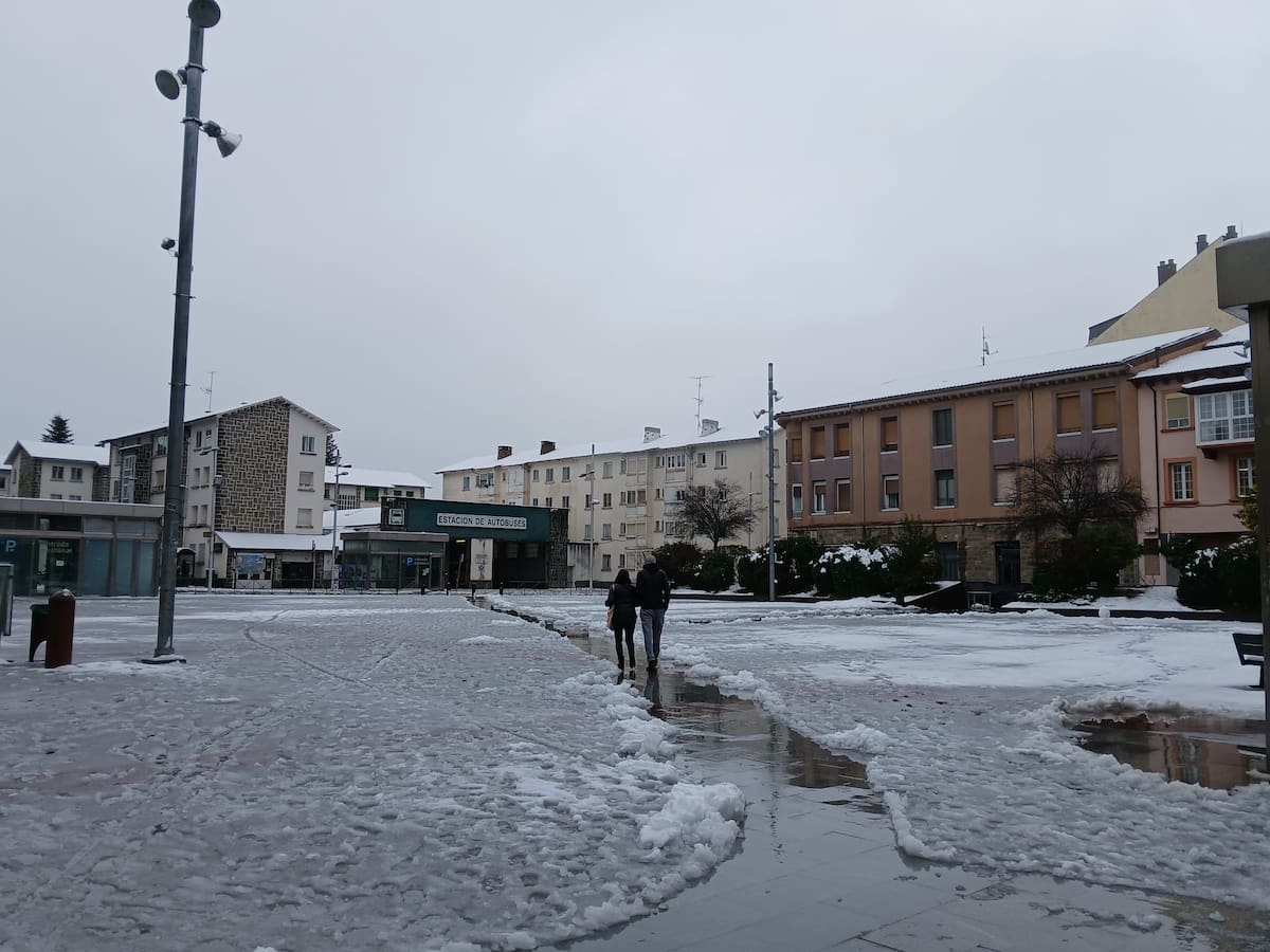 Dia de limpieza de calles en el Pirineo