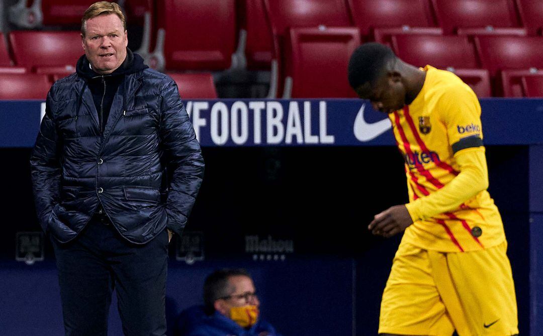 Ronald Koeman, junto a Dembélé en un partido del Barcelona.