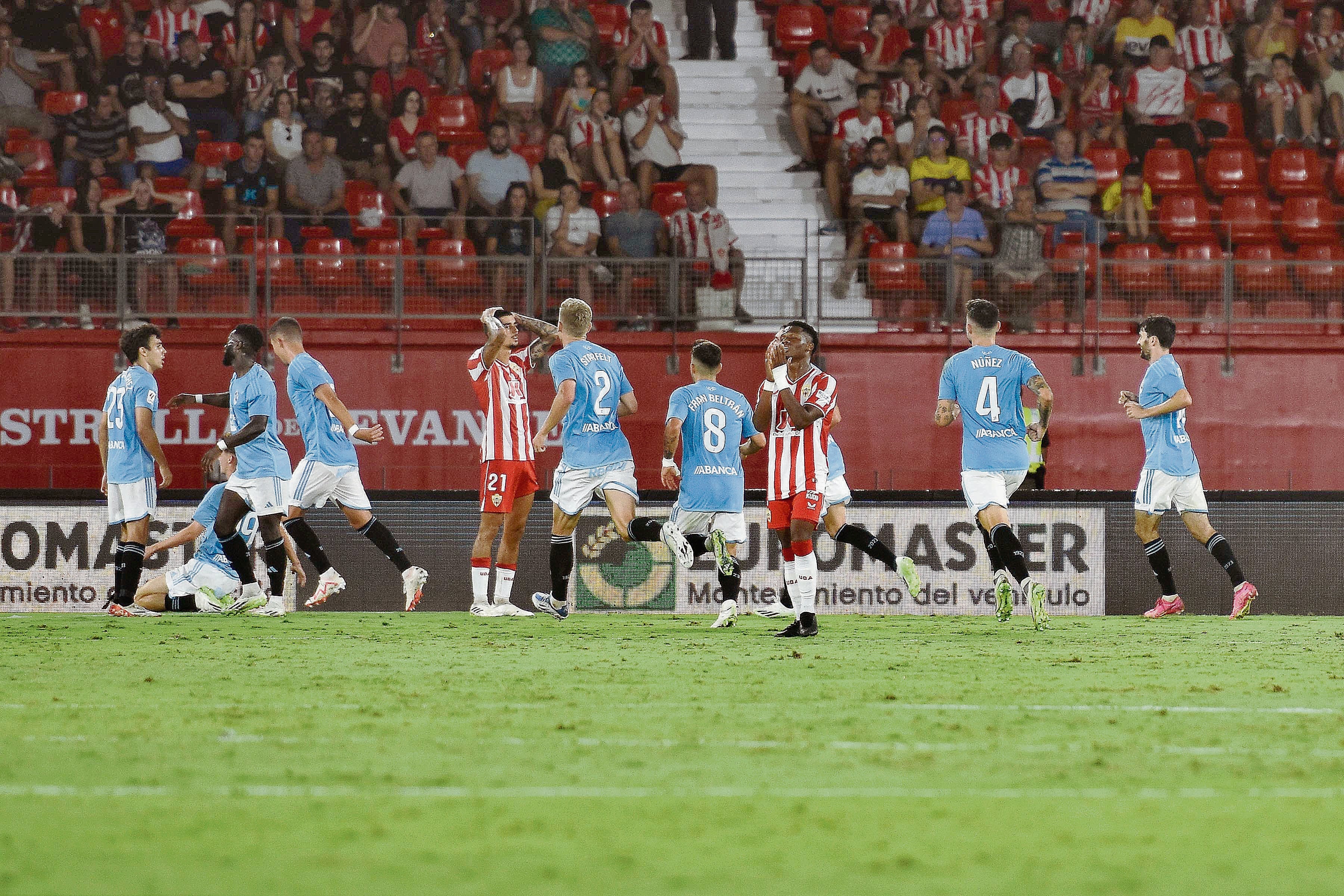 En la primera vuelta el conjunto celeste se impuso 2-3 en un partido que tuvo de todo.