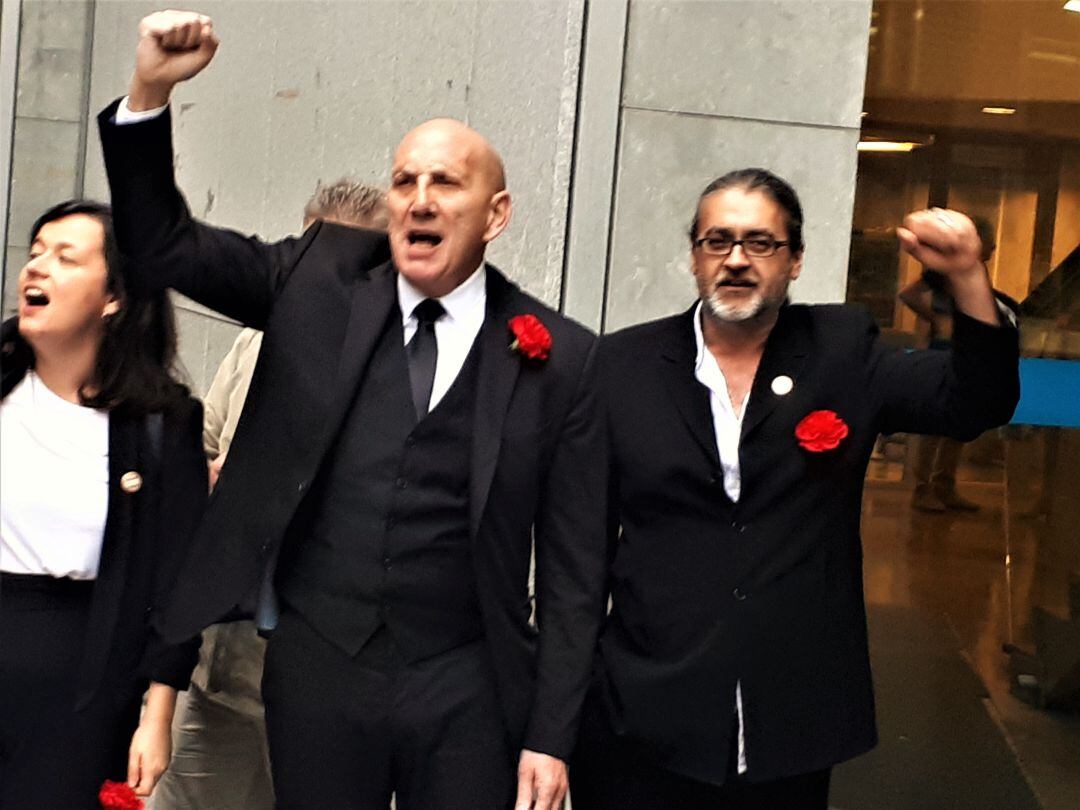 El juez obligó a los acusados a quitarse el claven de la sopala en la sala de vistas