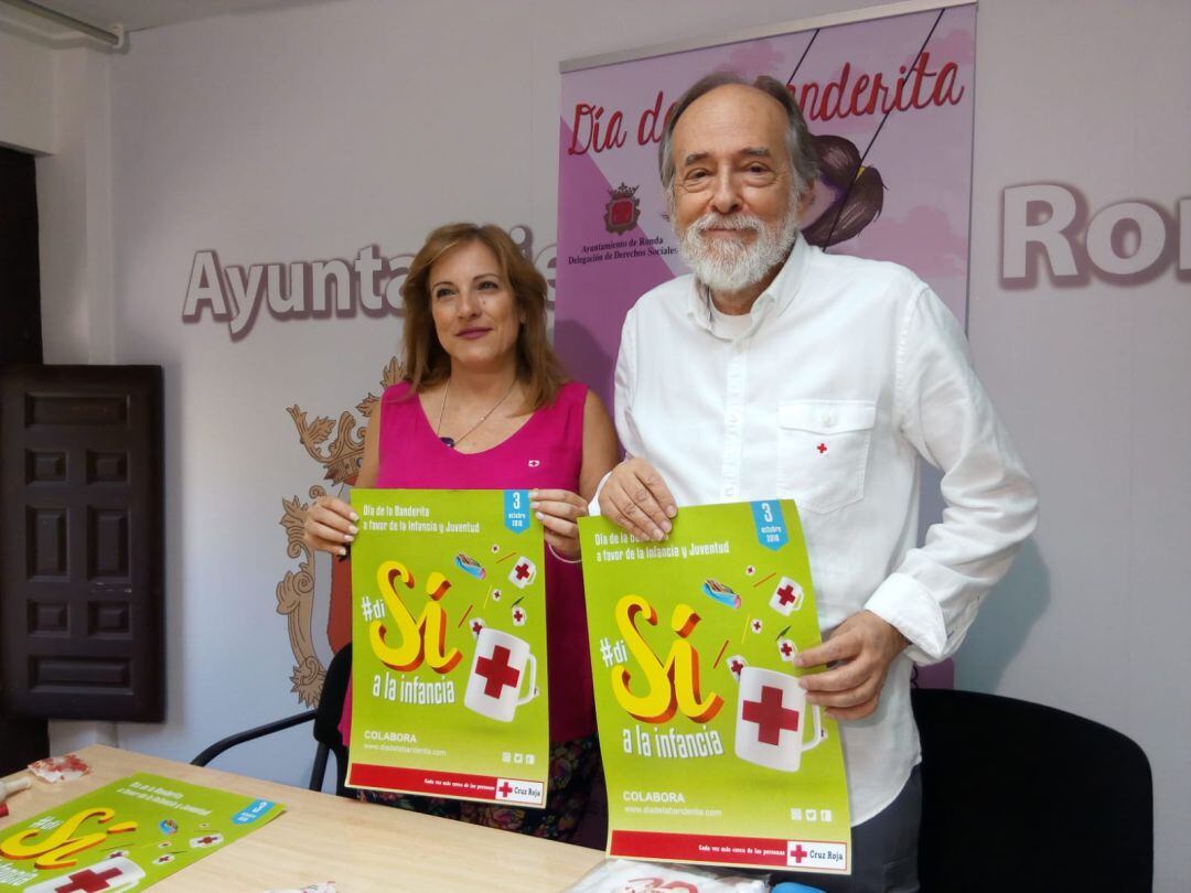 María Paz Aguilar, delegada de Participación Ciudadana, y Antonio Lasanta, presidente de Cruz Roja Ronda.