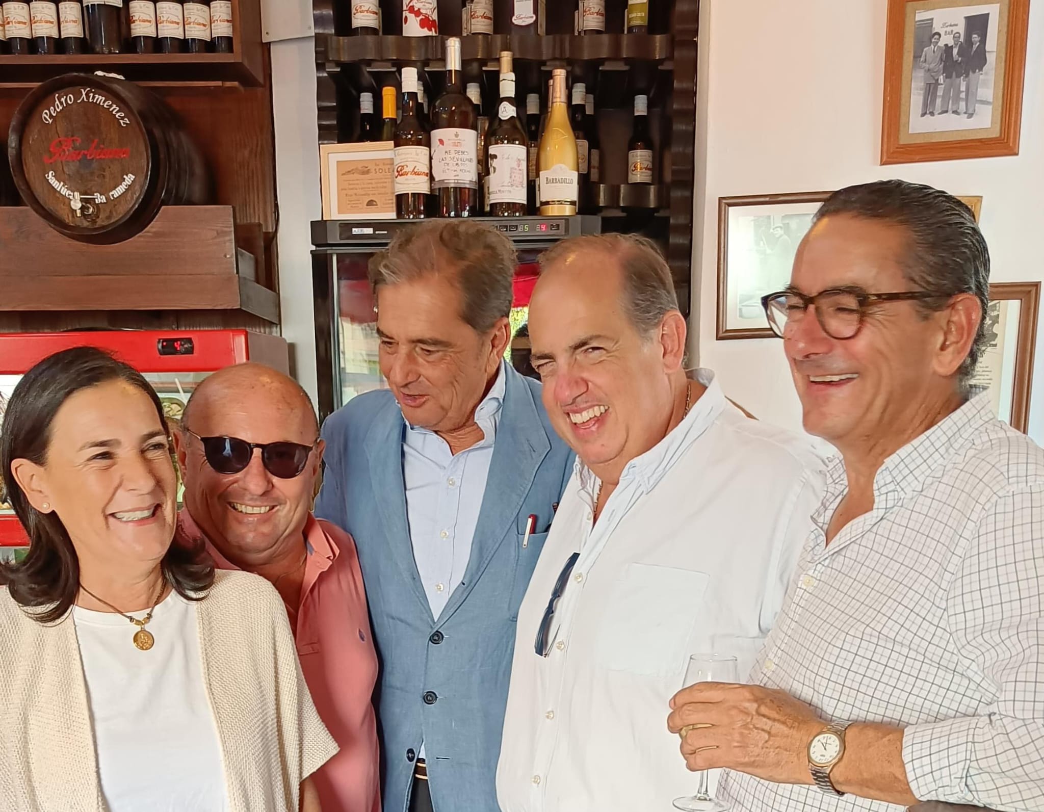Menchu, Alfonso HIdalgo, Ramón Otaolaurruchi, Eugenio Camacho y Jesús Otaolaurruchi &quot;Matuti&quot;, en el Barbiana