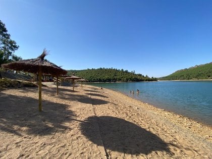 Así es la playa de Cancho del Fresno, en Cáceres.