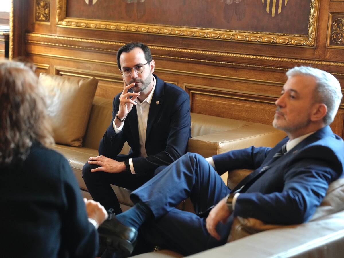 Héctor Pons es reuneix amb l’alcalde de Barcelona per conèixer les seves polítiques d’habitatge
