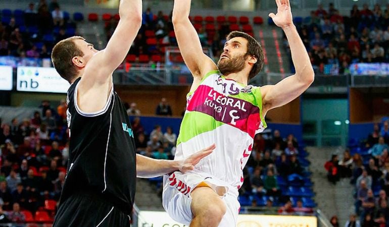 San Emeterio sumó 8 puntos en la victoria de Laboral Kutxa ante Niznhy Novgorod