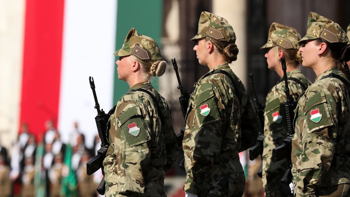 Orbán desplegará al ejército en infraestructuras críticas en pleno aumento de la tensión con Ucrania