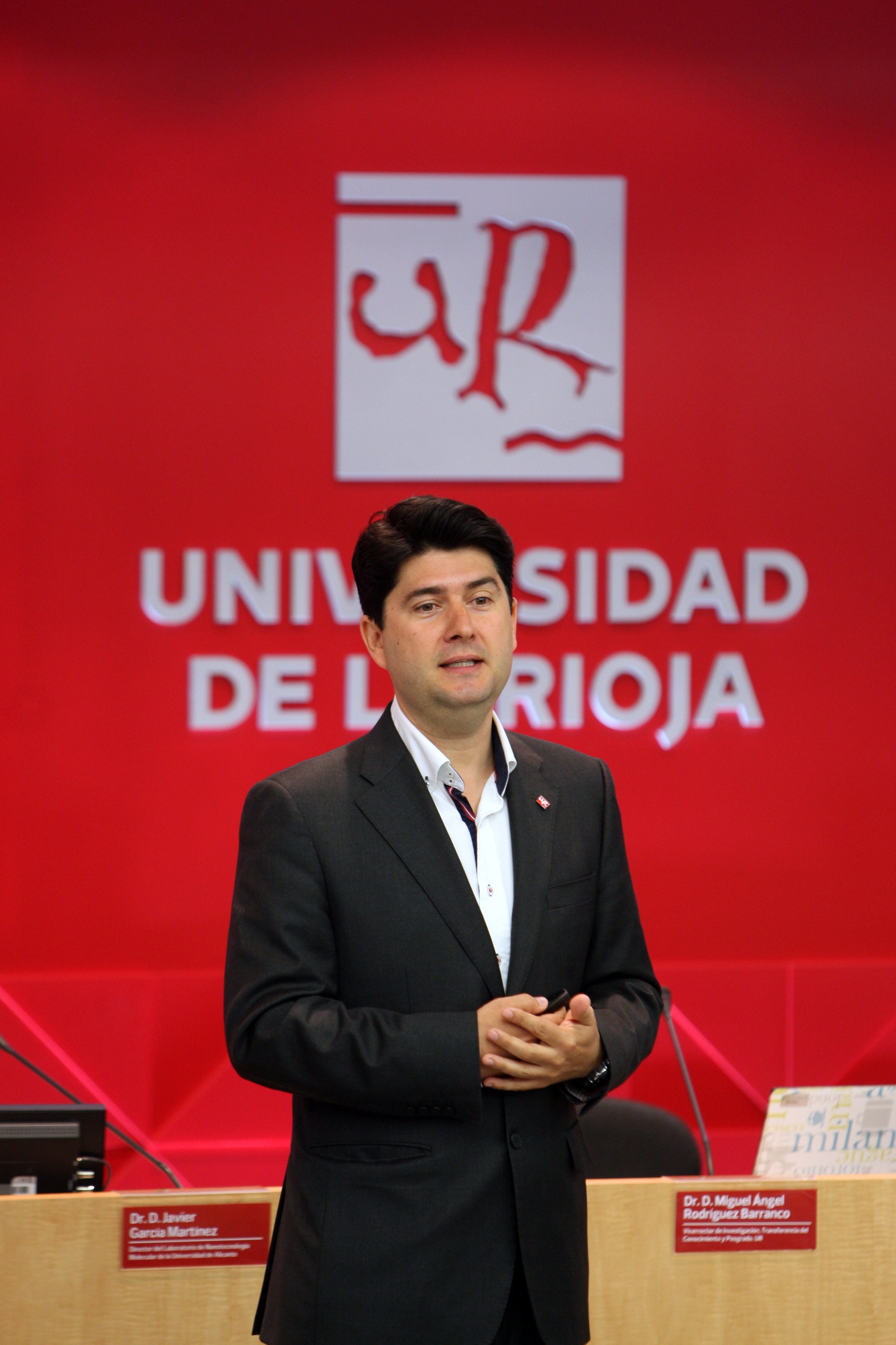 El presidente de la Unión Internacional de Química Pura y Aplicada (IUPAC), Javier García Martínez, en la Universidad de La Rioja.