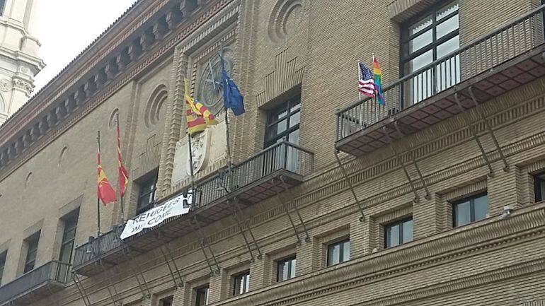 Banderas en el Ayuntamiento de Zaragoza