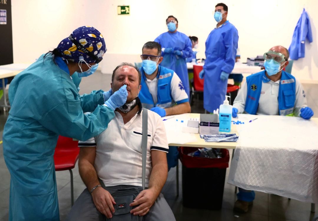 Realización de test antígenos en Vallecas (Madrid).