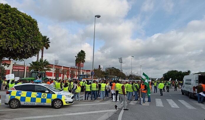 Agricultores concentrados en La Menacha