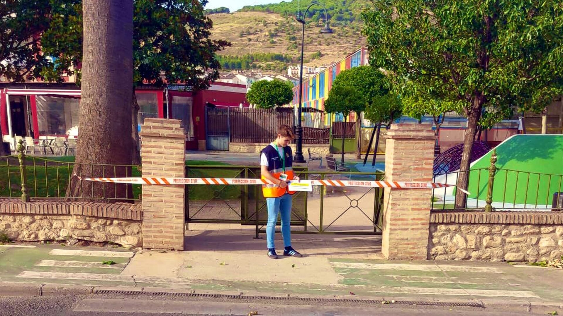 Zonas verdes acordonadas en Antequera por el viento