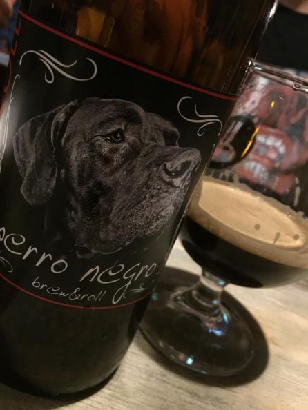 Cerveza Perro Negro.