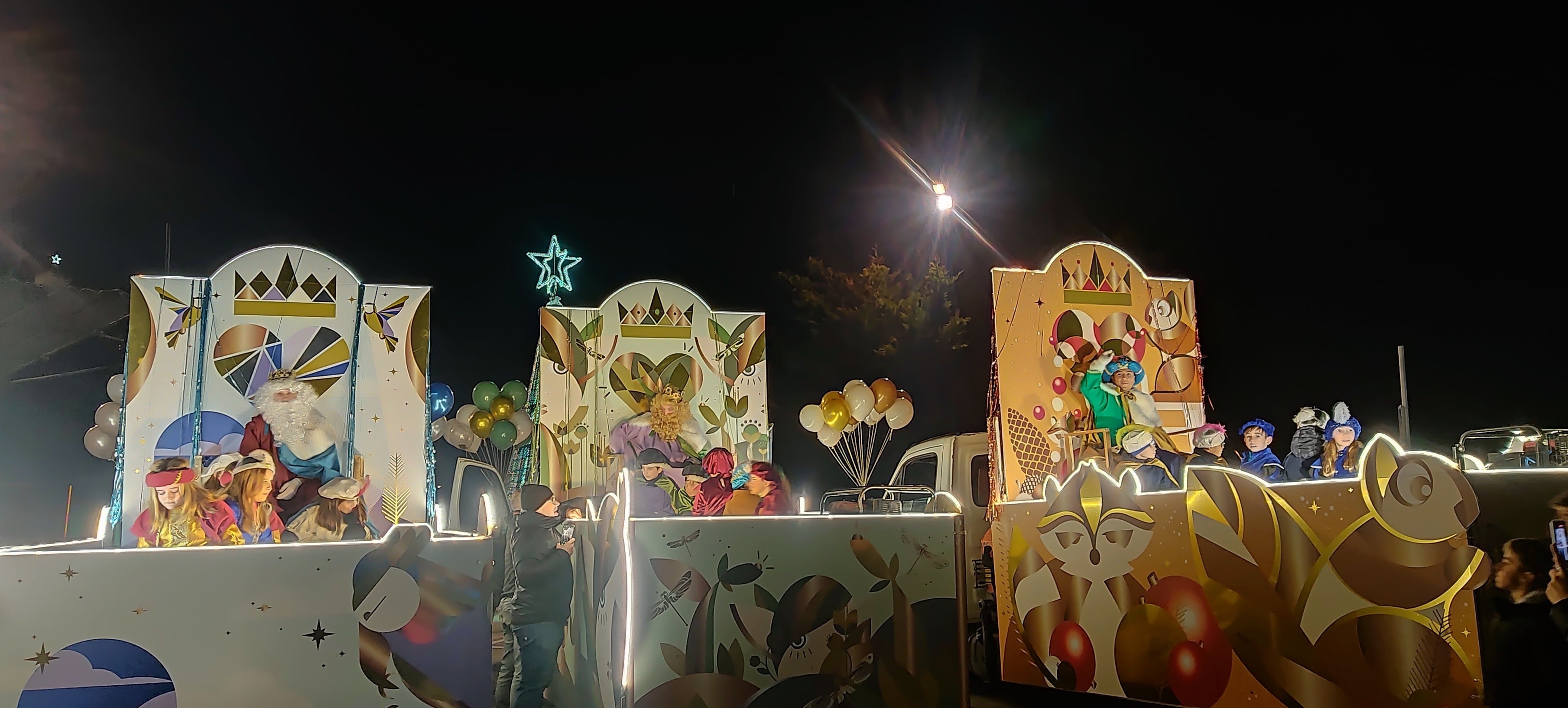 Los Reyes Magos recibieron a los niños de Aínsa