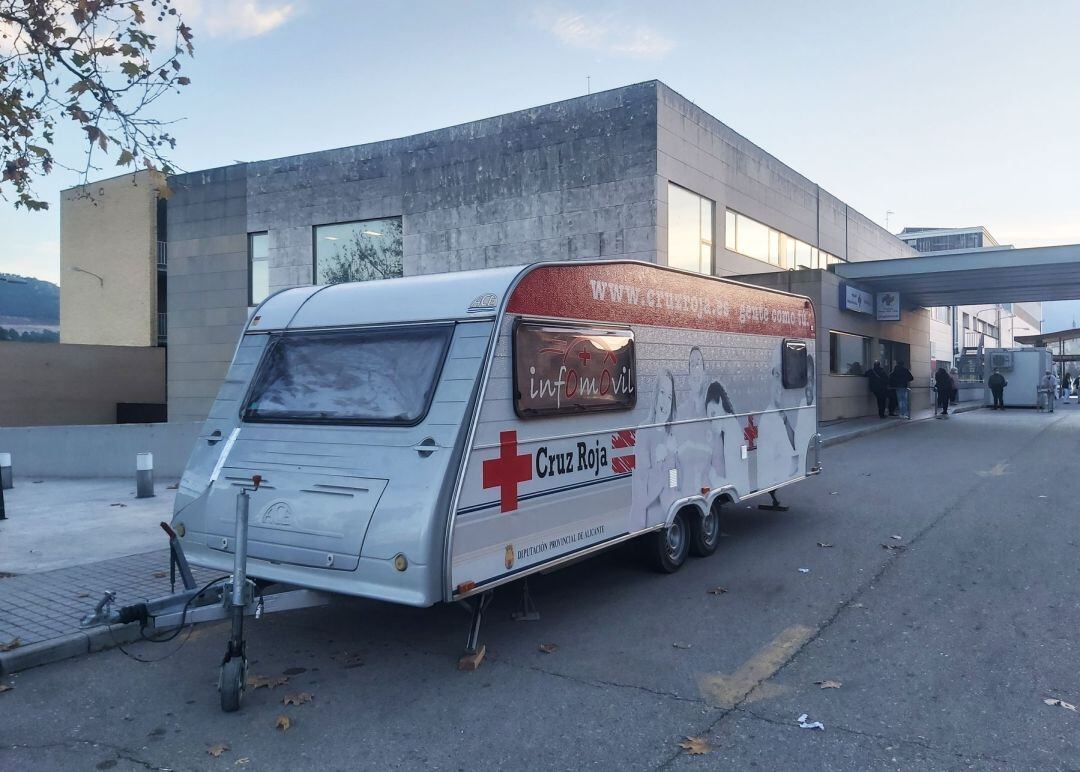 El punto de vacunación estará en la puerta de Consultas Externas del hospital Virgen de los Lirios.