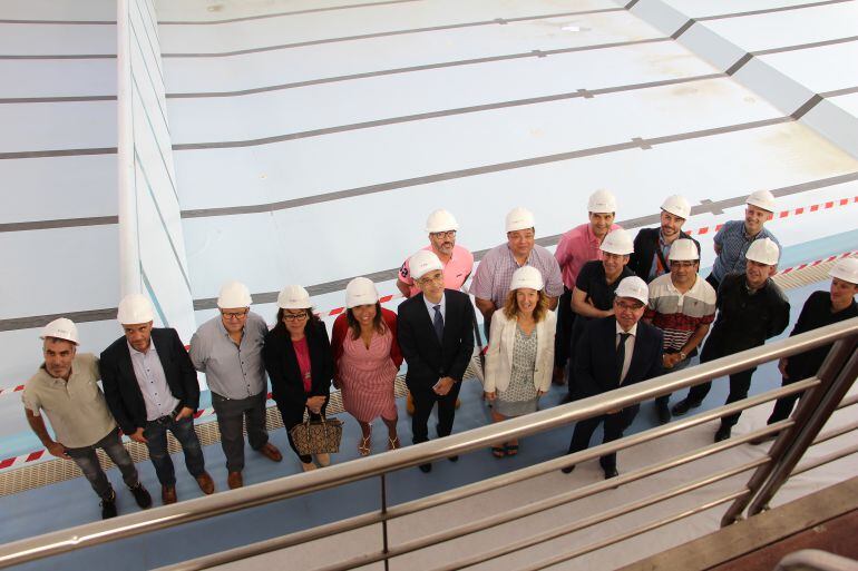 Els màxims representants del Govern, FEDA i el comú d'Andorra la Vella han estat acompanyats per representants dels col·legis professionals i els agents implicats en el projecte de transició energètica.