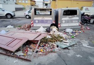 Residuos en calles de La Línea