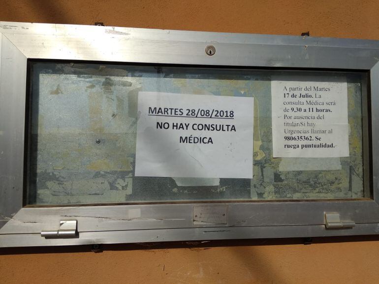 Aviso en el tablón de anuncios del consultorio de Santa Cristina de la Polvorosa